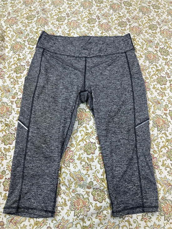 Xersion Pants - Gray Heather Active Capri Leggings